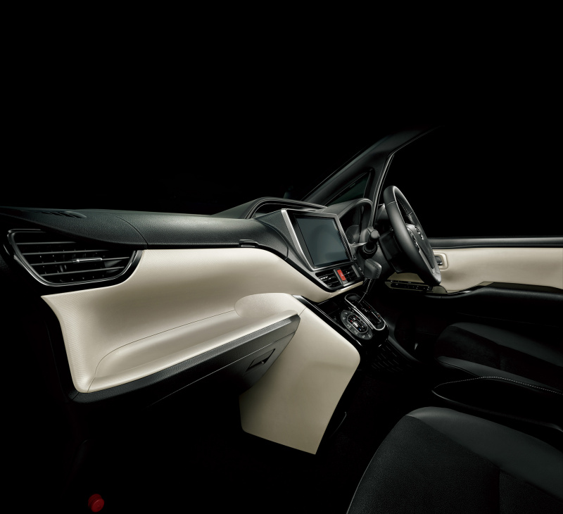 「【新車】トヨタ・ヴォクシー／ノアに、外観をより際立たせた充実装備の特別仕様車を設定」の3枚目の画像
