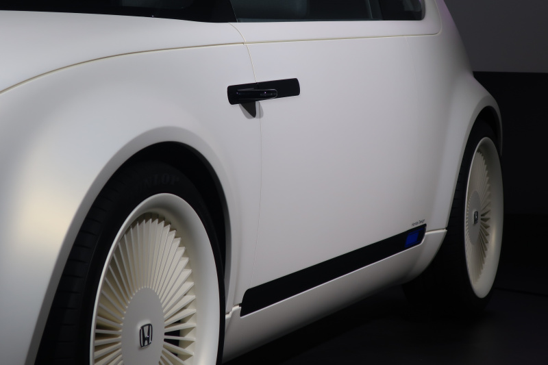 「ホンダ Urban EV Conceptは人に寄り添うカタチ【東京モーターショー2017 コンセプトカー・デザイン速攻インタビュー】」の5枚目の画像