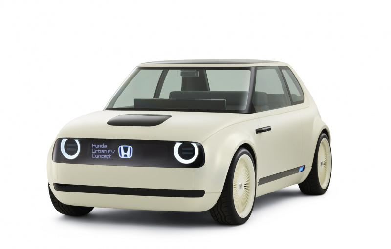 ホンダ Urban Ev Conceptは人に寄り添うカタチ 東京モーターショー17 コンセプトカー デザイン速攻インタビュー Clicccar Com