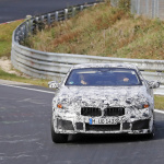 「BMW最高最強クーペ「M8」の室内を初キャッチ。トランクルームの使い勝手向上も確認」の12枚目の画像ギャラリーへのリンク
