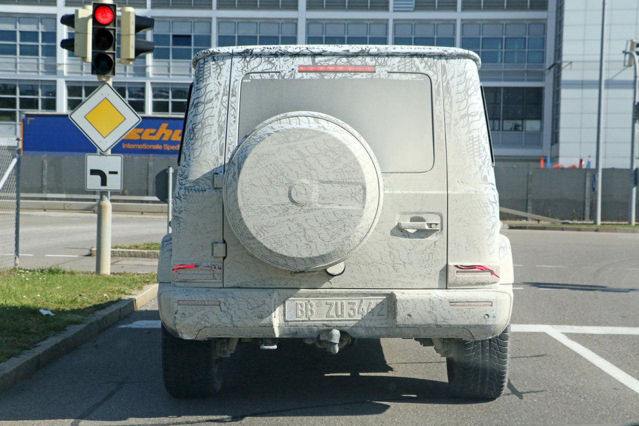 Mercedes G 8 画像｜新旧モデルの2ショット初公開。メルセデス・ベンツ Gクラス次世代型は、直6ターボ搭載!?