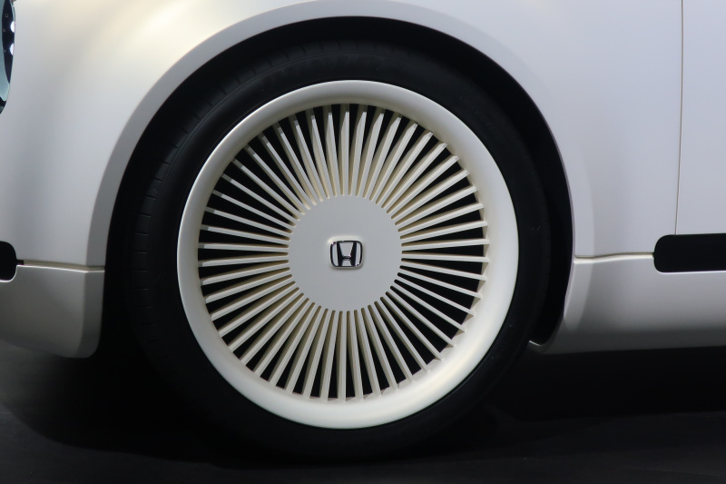 「ホンダ Urban EV Conceptは人に寄り添うカタチ【東京モーターショー2017 コンセプトカー・デザイン速攻インタビュー】」の3枚目の画像