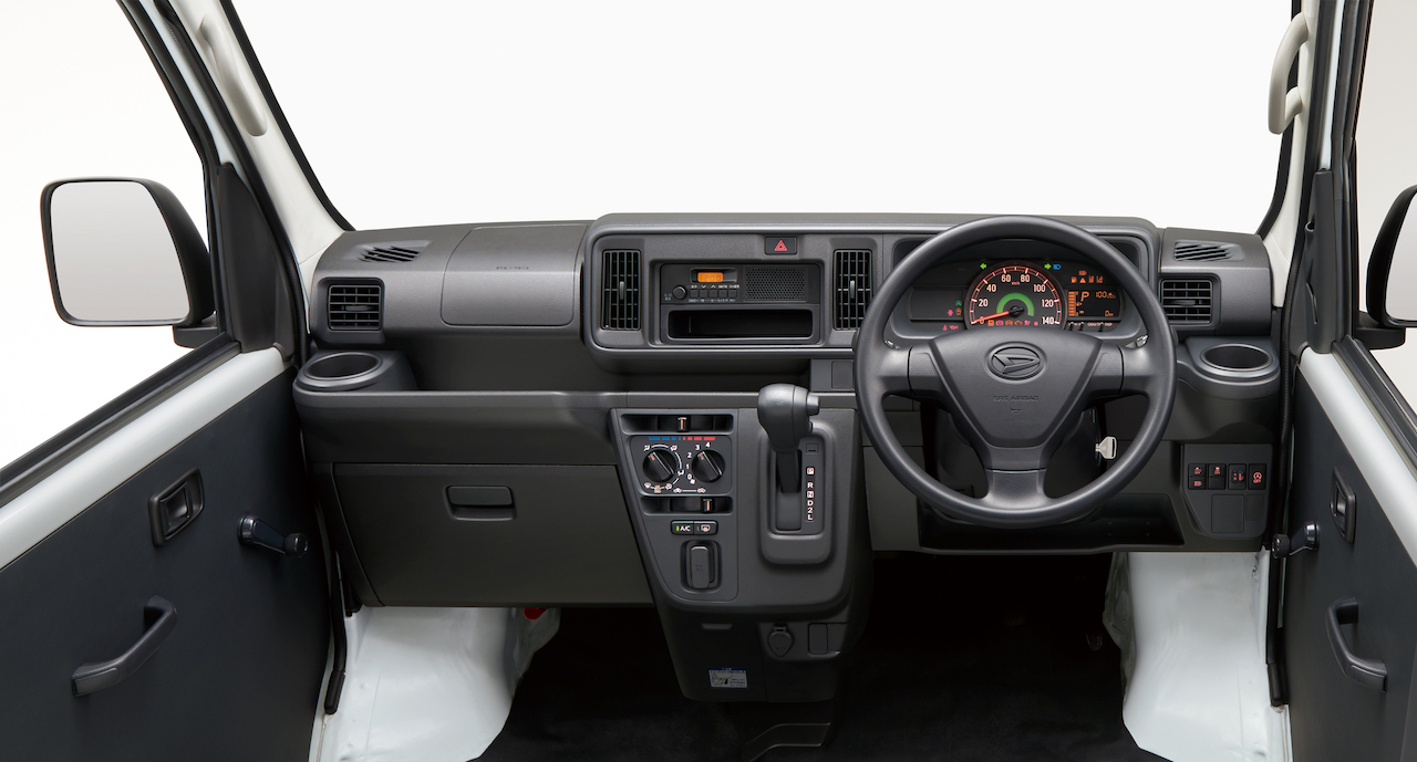 新車 選べるカラーパック も設定 力強い顔つきに生まれ変わったダイハツ ハイゼット カーゴ Clicccar Com