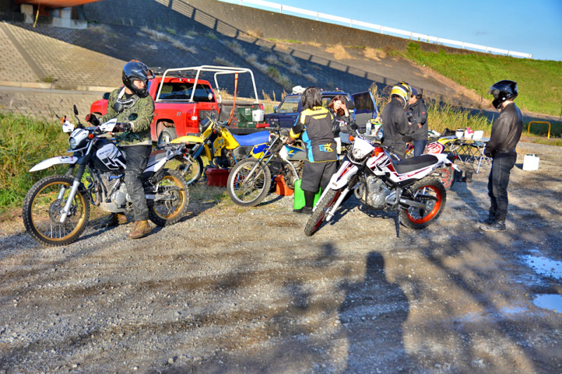 「似合わないバイクのほうが少ない！おしゃれな冬対策グローブ「ハンブリー」がイカす」の1枚目の画像