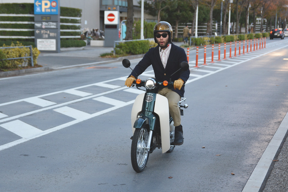 まるで 小さな怪獣 ホンダ スーパーカブ50って こんなおしゃれで楽しかったっけ Clicccar Com