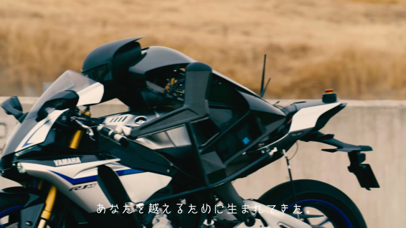 「YAMAHAの「MOTOBOT」がついにロッシとバトル！バイクでもロボットは人間に勝てるのか？」の11枚目の画像