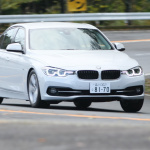 「【BMW 3シリーズ試乗】軽やかなフットワークと3気筒とは思えない滑らかな加速フィールが魅力の「BMW 318i Sport」」の9枚目の画像ギャラリーへのリンク