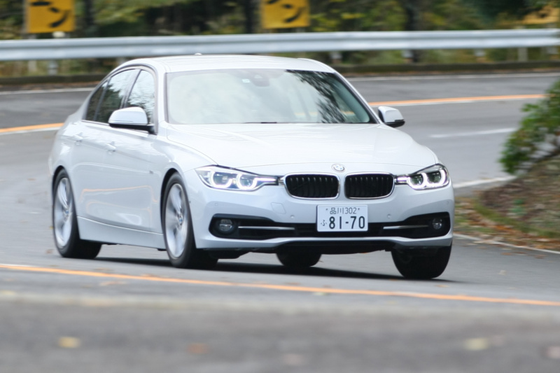 「【BMW 3シリーズ試乗】軽やかなフットワークと3気筒とは思えない滑らかな加速フィールが魅力の「BMW 318i Sport」」の9枚目の画像