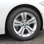 「【BMW 3シリーズ試乗】軽やかなフットワークと3気筒とは思えない滑らかな加速フィールが魅力の「BMW 318i Sport」」の4枚目の画像ギャラリーへのリンク
