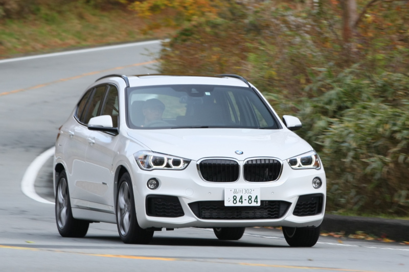 「【BMW X1試乗記】予想以上に軽快なハンドリング、新たに採用した7速DCTのスムーズな走りが光る」の7枚目の画像