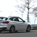 「【BMW X1試乗記】予想以上に軽快なハンドリング、新たに採用した7速DCTのスムーズな走りが光る」の5枚目の画像ギャラリーへのリンク