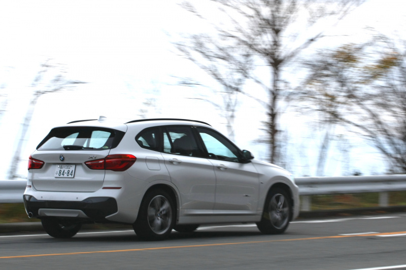 「【BMW X1試乗記】予想以上に軽快なハンドリング、新たに採用した7速DCTのスムーズな走りが光る」の5枚目の画像