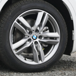 「【BMW X1試乗記】予想以上に軽快なハンドリング、新たに採用した7速DCTのスムーズな走りが光る」の1枚目の画像ギャラリーへのリンク