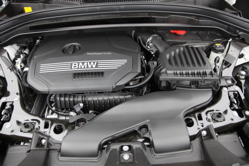 「【BMW X1試乗記】予想以上に軽快なハンドリング、新たに採用した7速DCTのスムーズな走りが光る」の4枚目の画像
