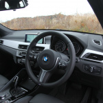 「【BMW X1試乗記】予想以上に軽快なハンドリング、新たに採用した7速DCTのスムーズな走りが光る」の3枚目の画像ギャラリーへのリンク