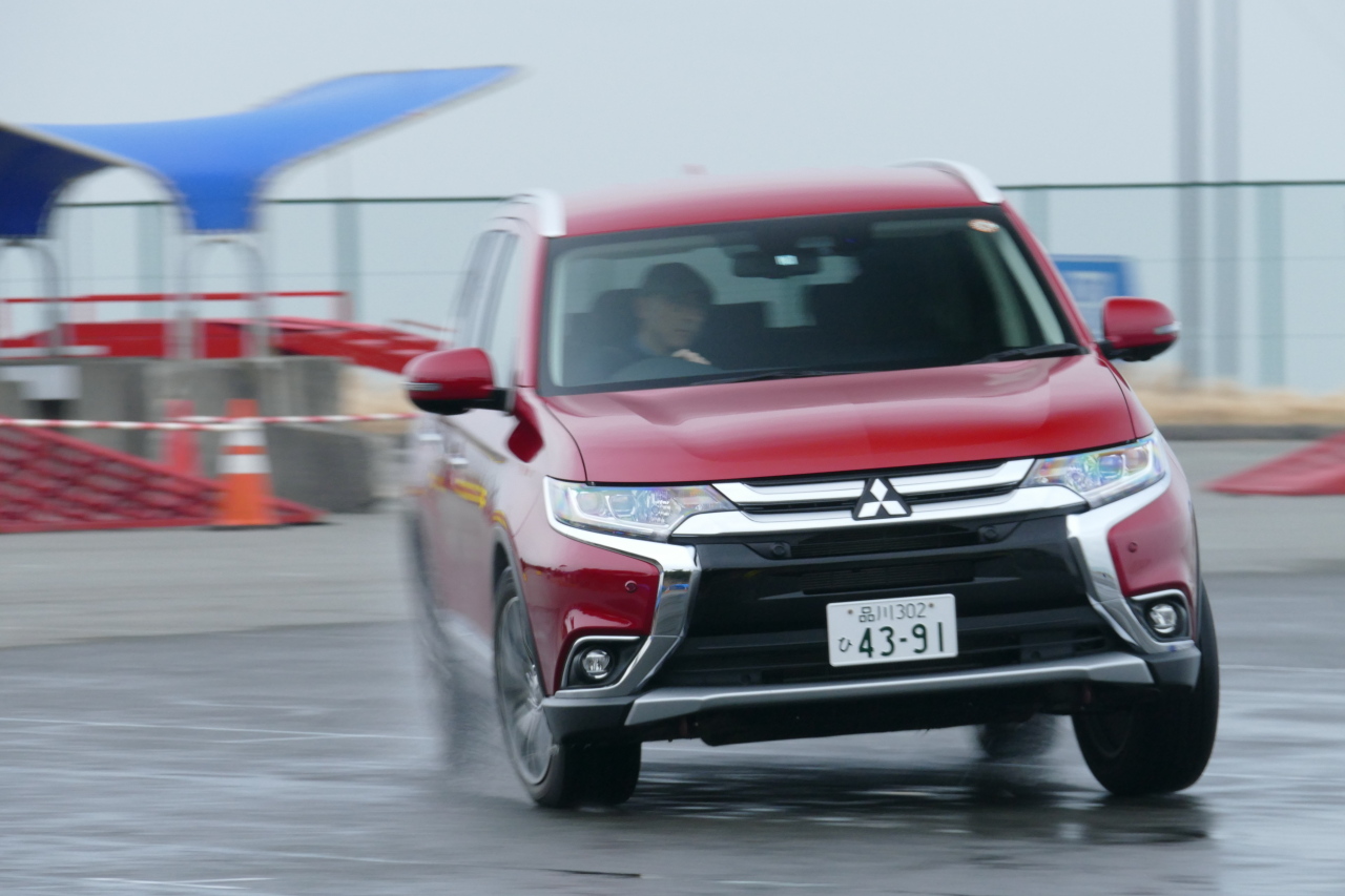 Amazon | 車用サンシェード に適用 三菱 エクリプスクロス ECLIPSE CROSS 2017-2019 ~現行 格納式サンシェード  日焼け防止 サイドガラス遮光カーテン 通気 運転席 助手席 取付簡単 収納便利 簡単着脱(右後ろに) | リアウインドウ | 車＆バイク 三菱 エクリプスクロス ECLIPSE CROSS 2017-2019 ~現行 に適用 格納式サンシェード 運転席 助手席 通気 日