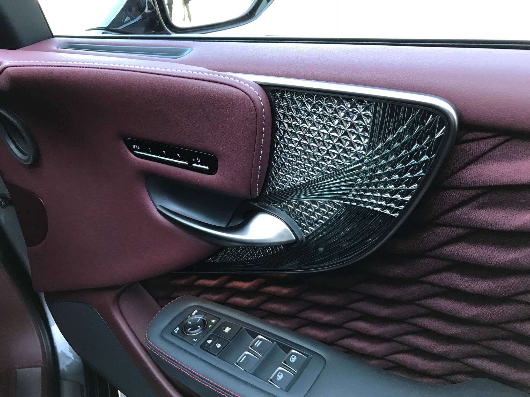 O 画像 レクサスのフラッグシップモデル新型lsに試乗 自慢の先進安全装備の課題は私 Clicccar Com