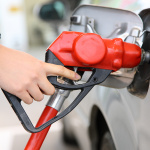 レギュラーガソリンの全国平均価格が140円を突破。ガソリン価格の高騰はどこまで続く？　今すぐできる対策は？ - 48148513