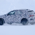 アウディ・Q3次期型、BMWに差をつける新シルエットで雪中を快走！ - Spy-Photo