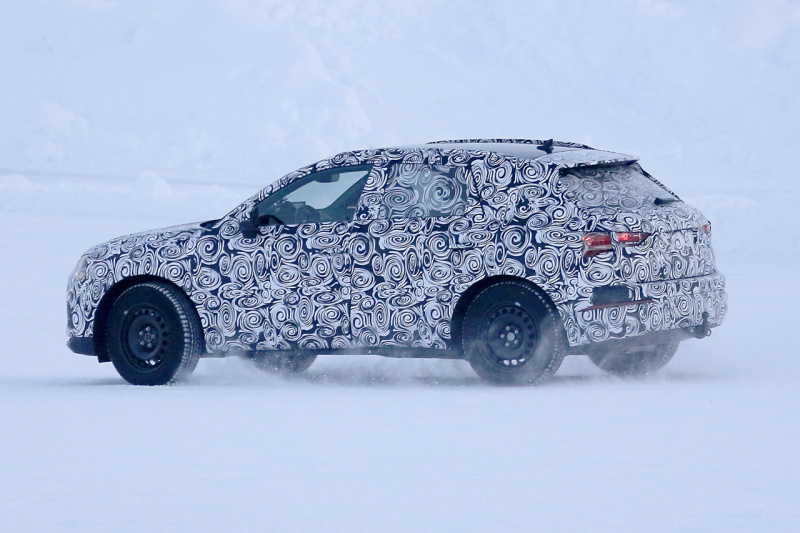 「アウディ・Q3次期型、BMWに差をつける新シルエットで雪中を快走！」の8枚目の画像