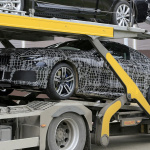 BMW・8シリーズ最強モデル「M8」のプロトタイプ、輸送中の姿をキャッチ - Spy-Photo