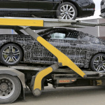 「BMW・8シリーズ最強モデル「M8」のプロトタイプ、輸送中の姿をキャッチ」の3枚目の画像ギャラリーへのリンク