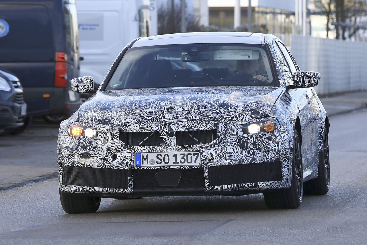 「新型BMW M3 プロトタイプを鮮明に撮影！48Vマイルドハイブリッドは500馬力発揮」の1枚目の画像