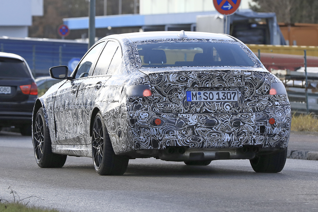 「新型BMW M3 プロトタイプを鮮明に撮影！48Vマイルドハイブリッドは500馬力発揮」の10枚目の画像
