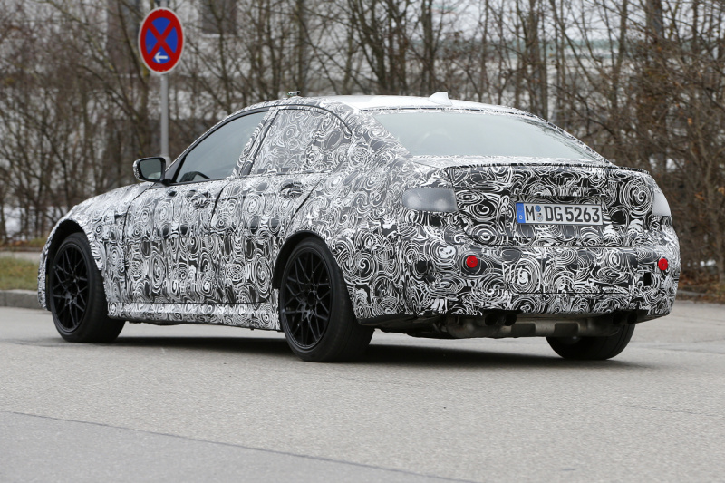「新型BMW M3 プロトタイプを鮮明に撮影！48Vマイルドハイブリッドは500馬力発揮」の13枚目の画像