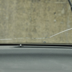 「車検に通らない？フロントガラスの傷を発見したら、ウインドウ交換でクールベールでグレードアップ！」の2枚目の画像ギャラリーへのリンク
