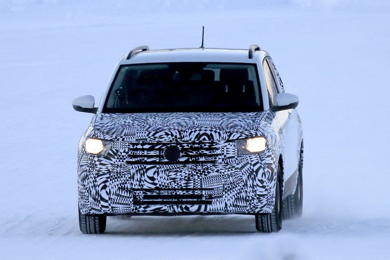 「フォルクスワーゲン・ポロがベースの新型SUV「T-クロス」をフィンランドで発見」の1枚目の画像