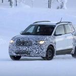 フォルクスワーゲン・ポロがベースの新型SUV「T-クロス」をフィンランドで発見 - 
