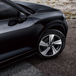【新車】好調なセールスが続くアウディ・Q2に、18インチアルミホイールを履いた「Audi Q2 #touring limited」を設定 - https___www.audi-press.jp_press-releases_2017_12_100_Phote03_100_Q2_1.4_touring_edition_black_wheel_s