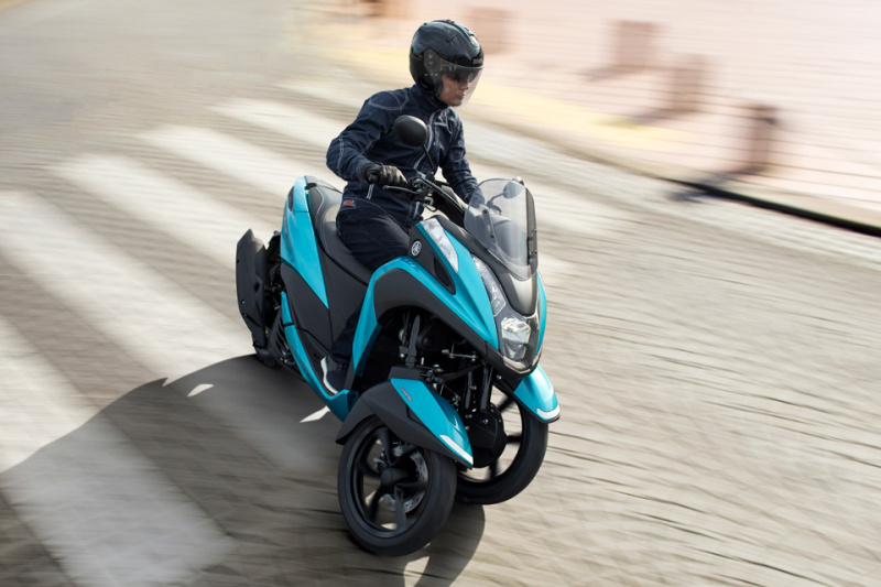 「【新世代3輪バイク】ヤマハ・トリシティ125の2018モデルは見た目も中身も別の意味で”ブルー”」の1枚目の画像