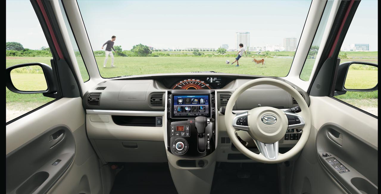 新車 ダイハツ タントが一部改良で パノラマモニター を採用 特別仕様車も追加設定 Clicccar Com