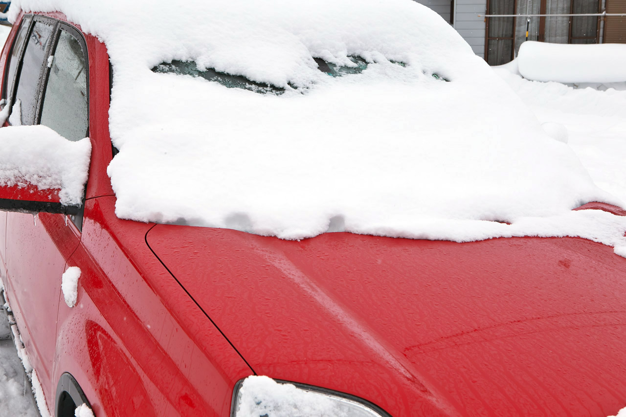 002 画像 雪の日に駐車するときはワイパーを立てたほうがいい 立てないほうがいい場合は クルマ豆知識 22年版 Clicccar Com