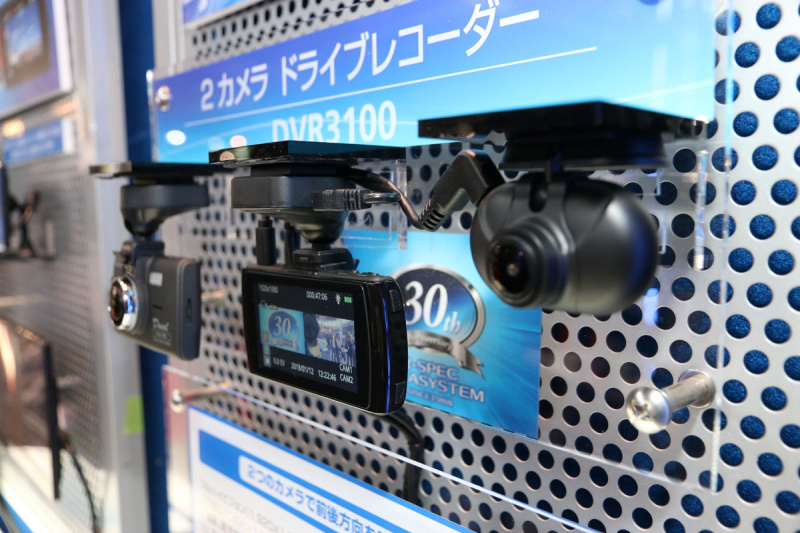 「【東京オートサロン2018】ドライブをより安全・快適に。前後2カメラのドラレコを展示するData Systemブース」の7枚目の画像