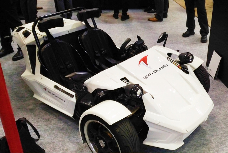 「【オートモーティブワールド2018】豊田通商グループが2人乗りの小型EV「リバーストライク」を出展」の2枚目の画像