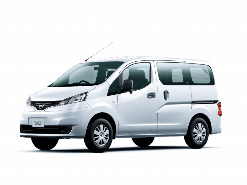 「日産・NV200バネット バンに4WDが追加。マルチリンク式リヤサスで乗り心地にも配慮」の1枚目の画像