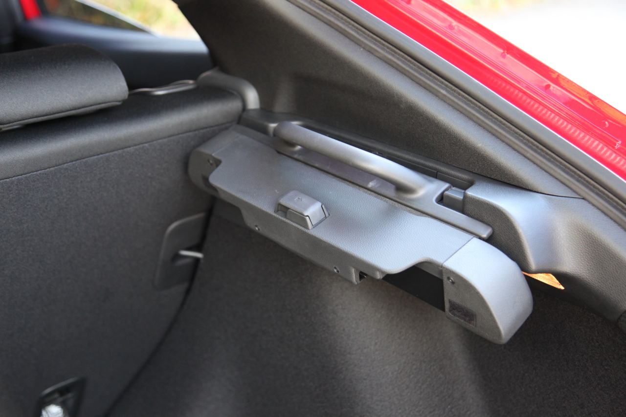 ホンダ シビック試乗 ライバルのアクセラ インプレッサを一歩リードする居住性 積載性 Clicccar Com