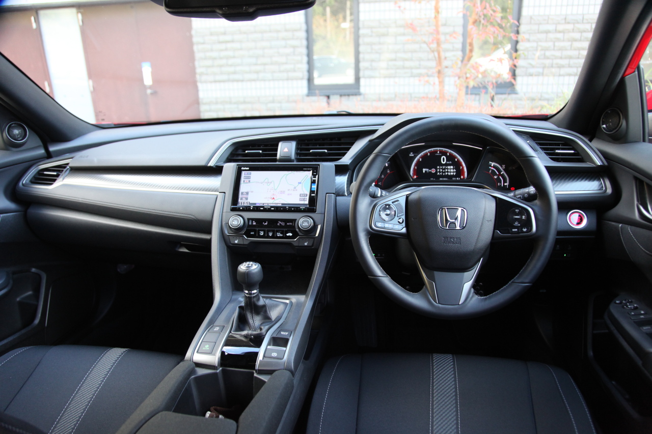 ホンダ シビック試乗 ライバルのアクセラ インプレッサを一歩リードする居住性 積載性 Clicccar Com