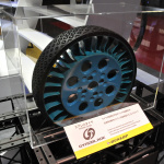 【東京オートサロン2018】空気入りタイヤの発明から130年。その始祖であるダンロップがエアレスタイヤを展示 - MOR_5024