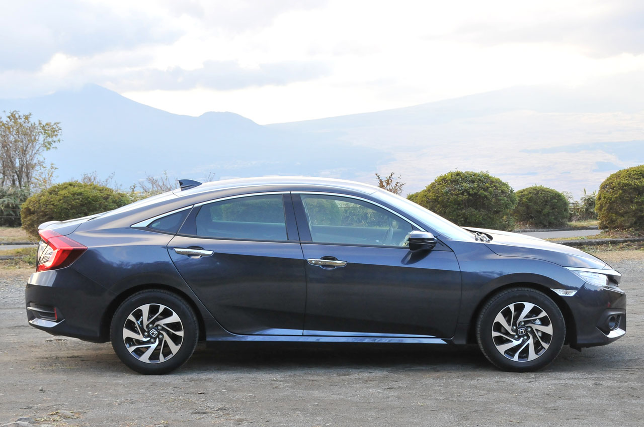 ホンダ シビック試乗 パッケージングはどっちがいい セダンとハッチバックを比較 Clicccar Com
