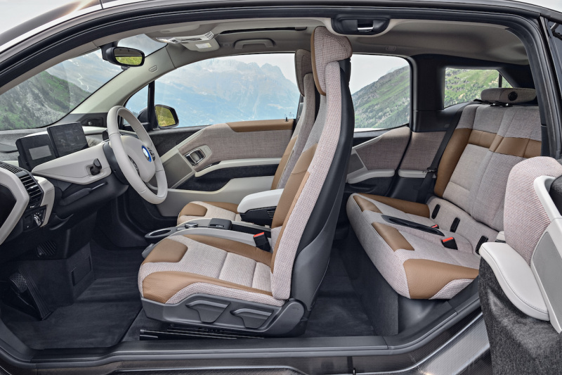 「【新車】BMW i3がマイナーチェンジ。より先進的な外観と3つのトリムラインを設定」の1枚目の画像