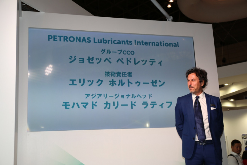 「【東京オートサロン2018】F1マシン用と乗用車用の違いはわずか？ペトロナスが新型エンジンオイルを発表」の4枚目の画像