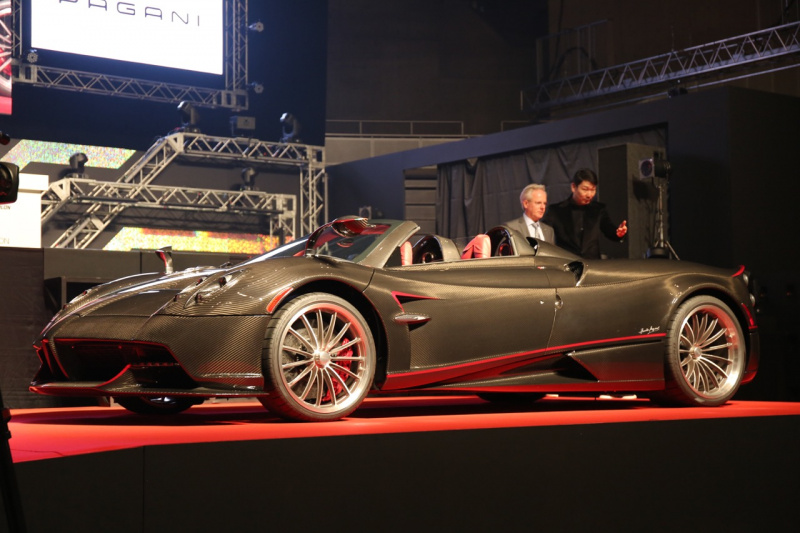 「【東京オートサロン2018】イタリアのスーパーカー・パガーニがニューモデルをサプライズ発表！」の1枚目の画像