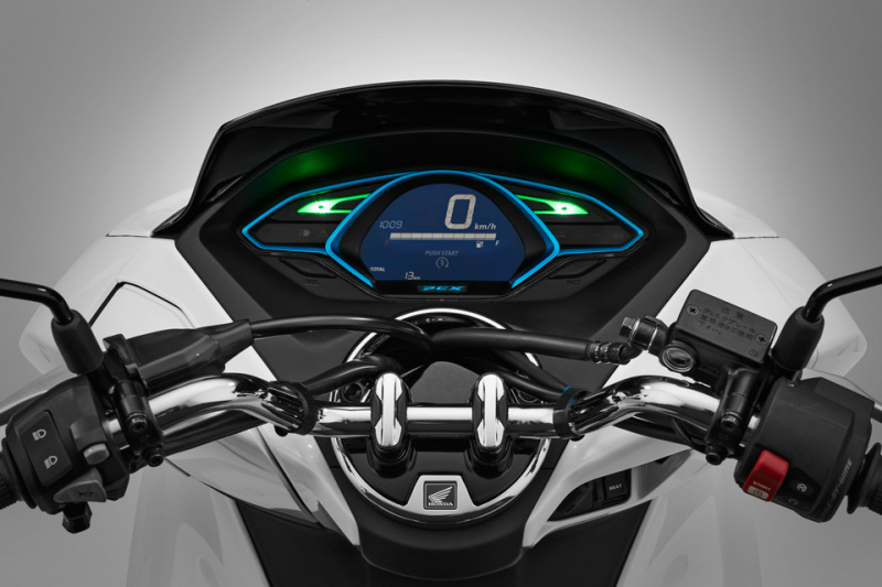 「2018年発売予定のホンダ・PCX ELECTRICは未来感ありすぎる125cc区分の電動バイク！」の4枚目の画像