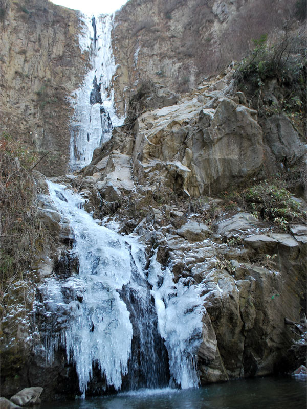 「熊本だって雪が積もるんです！ 滝も凍るんです！ 阿蘇の氷瀑・古閑の滝【車中泊女子の全国縦断記】」の6枚目の画像