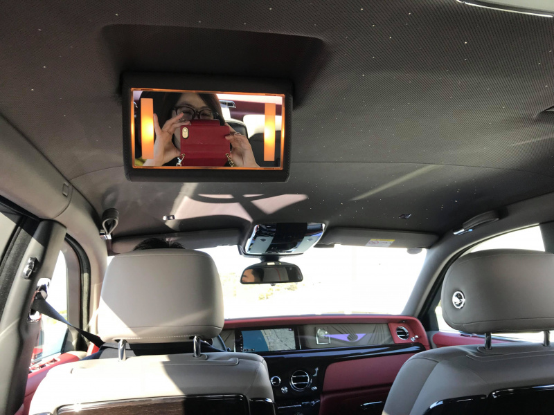 「世界最高級車7500万円の「ロールスロイス　ファントム」の後席でなんちゃってセレブ体験」の4枚目の画像