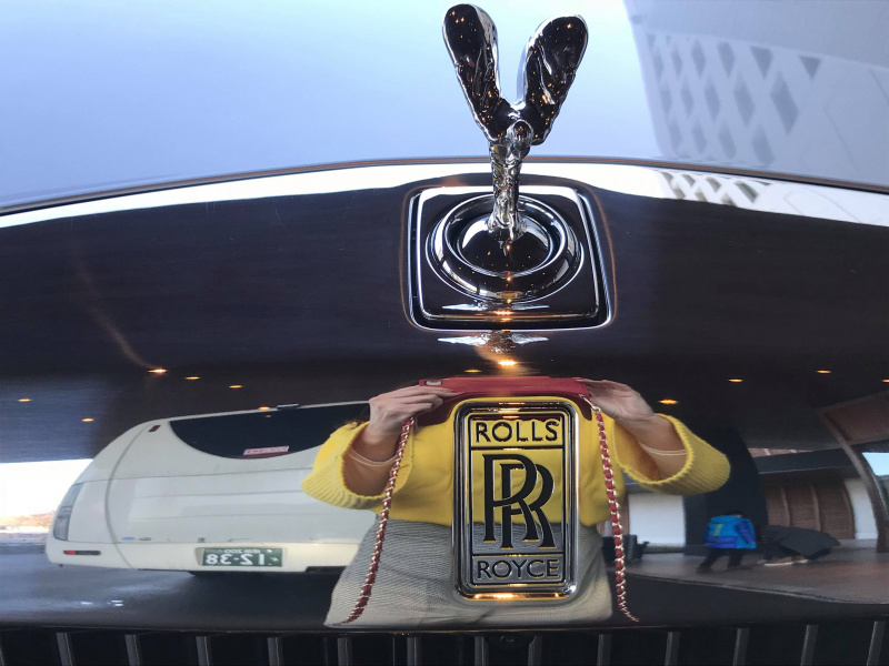 「世界最高級車7500万円の「ロールスロイス　ファントム」の後席でなんちゃってセレブ体験」の8枚目の画像